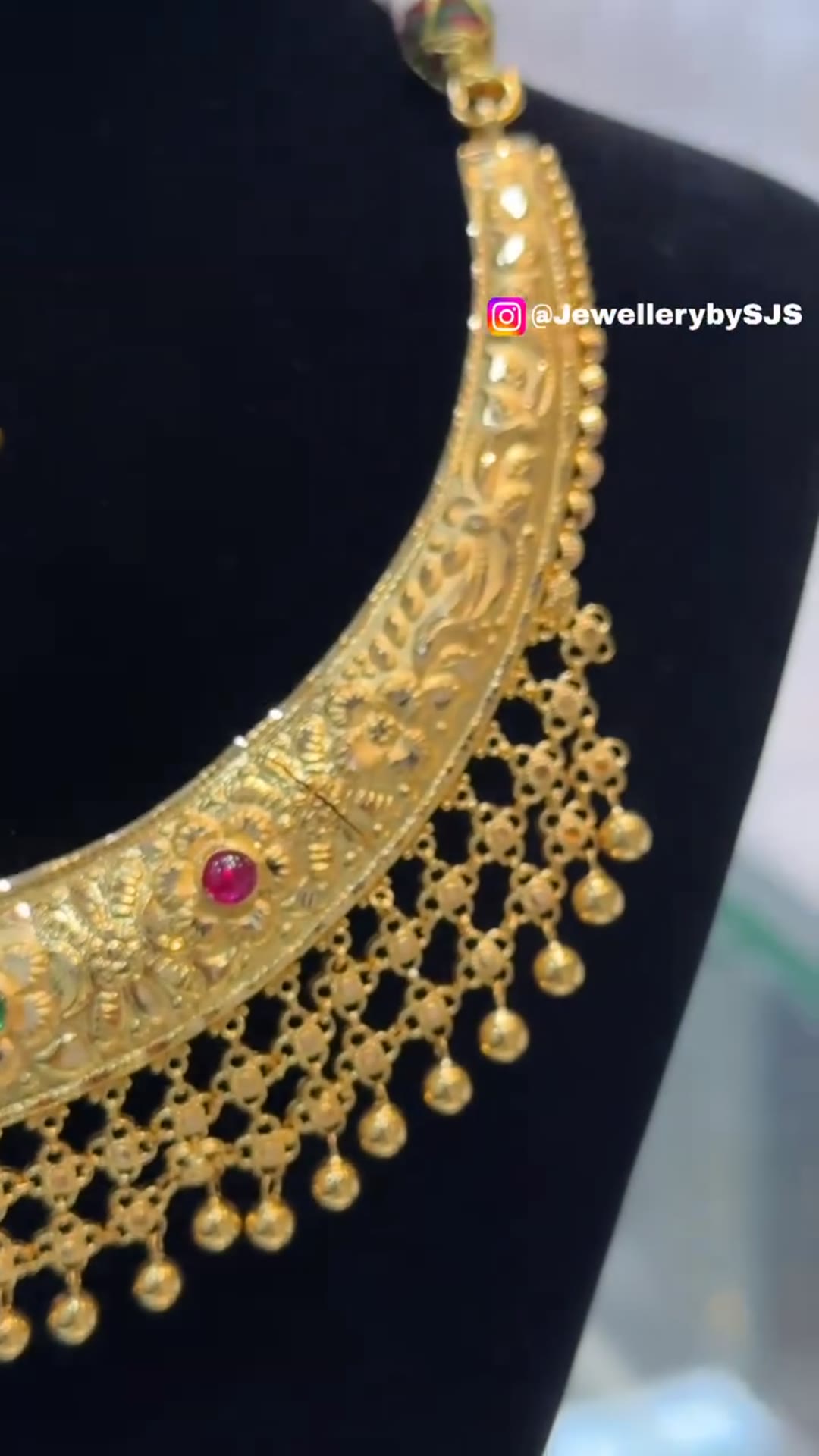 22KT necklace set with ruby