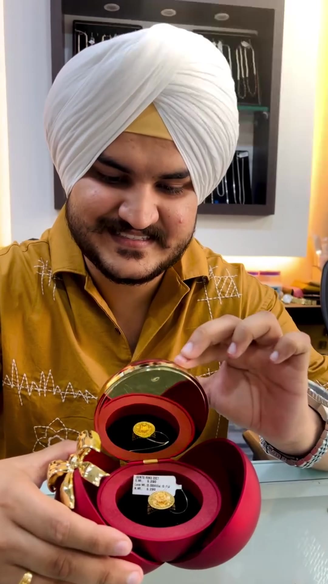 Opening a custom 5 g gold ring